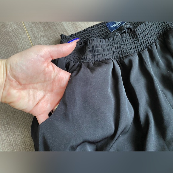 American Eagle very light weight black dance joggers w/ pockets elastic waist - Picture 3 of 7